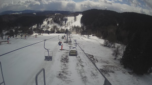 Snow park Paprsek - Lanovka - pohled dolů - 28.3.2023 v 13:35