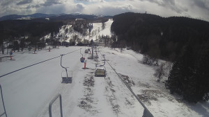 Snow park Paprsek - Lanovka - pohled dolů - 28.3.2023 v 13:40