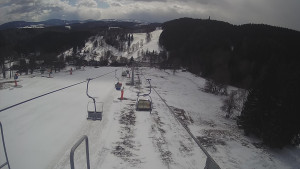 Snow park Paprsek - Lanovka - pohled dolů - 28.3.2023 v 13:45