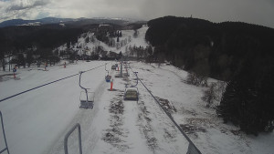Snow park Paprsek - Lanovka - pohled dolů - 28.3.2023 v 13:50