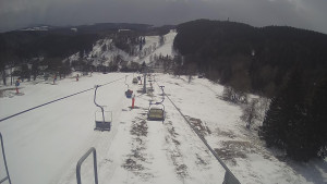 Snow park Paprsek - Lanovka - pohled dolů - 28.3.2023 v 14:05