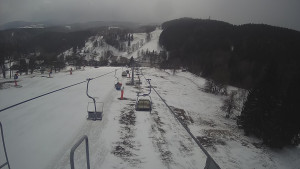 Snow park Paprsek - Lanovka - pohled dolů - 28.3.2023 v 14:10
