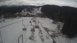 Snow park Paprsek - Lanovka - pohled dolů - 28.3.2023 v 14:30