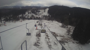 Snow park Paprsek - Lanovka - pohled dolů - 28.3.2023 v 14:35