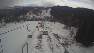 Snow park Paprsek - Lanovka - pohled dolů - 28.3.2023 v 14:40