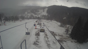 Snow park Paprsek - Lanovka - pohled dolů - 28.3.2023 v 14:45