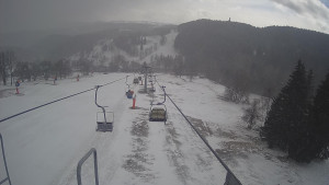 Snow park Paprsek - Lanovka - pohled dolů - 28.3.2023 v 14:50