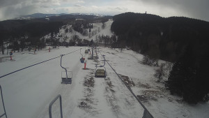 Snow park Paprsek - Lanovka - pohled dolů - 28.3.2023 v 15:00