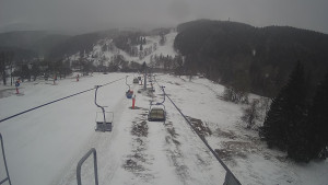 Snow park Paprsek - Lanovka - pohled dolů - 28.3.2023 v 15:05