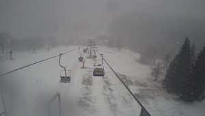 Snow park Paprsek - Lanovka - pohled dolů - 28.3.2023 v 15:10