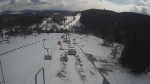 Snow park Paprsek - Lanovka - pohled dolů - 28.3.2023 v 15:25
