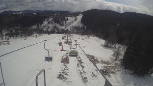 Snow park Paprsek - Lanovka - pohled dolů - 28.3.2023 v 15:30