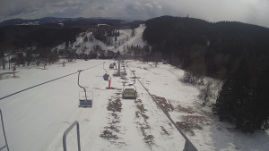 Snow park Paprsek - Lanovka - pohled dolů - 28.3.2023 v 15:35