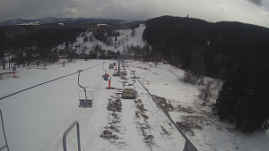 Snow park Paprsek - Lanovka - pohled dolů - 28.3.2023 v 15:40