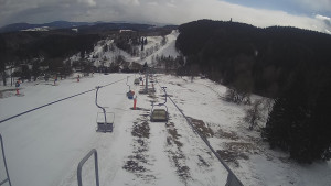 Snow park Paprsek - Lanovka - pohled dolů - 28.3.2023 v 15:45