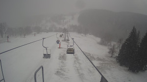 Snow park Paprsek - Lanovka - pohled dolů - 28.3.2023 v 16:00
