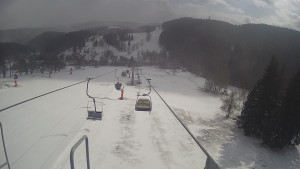 Snow park Paprsek - Lanovka - pohled dolů - 28.3.2023 v 16:05