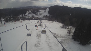 Snow park Paprsek - Lanovka - pohled dolů - 28.3.2023 v 16:10