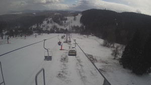 Snow park Paprsek - Lanovka - pohled dolů - 28.3.2023 v 16:15