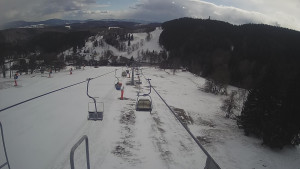 Snow park Paprsek - Lanovka - pohled dolů - 28.3.2023 v 16:20