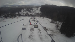 Snow park Paprsek - Lanovka - pohled dolů - 28.3.2023 v 16:25