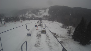 Snow park Paprsek - Lanovka - pohled dolů - 28.3.2023 v 16:30