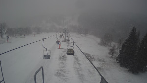 Snow park Paprsek - Lanovka - pohled dolů - 28.3.2023 v 16:35