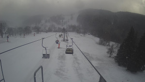 Snow park Paprsek - Lanovka - pohled dolů - 28.3.2023 v 16:40