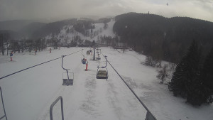 Snow park Paprsek - Lanovka - pohled dolů - 28.3.2023 v 16:45
