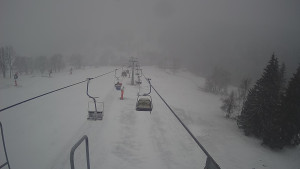 Snow park Paprsek - Lanovka - pohled dolů - 28.3.2023 v 17:15