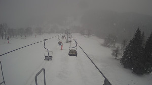 Snow park Paprsek - Lanovka - pohled dolů - 28.3.2023 v 17:25