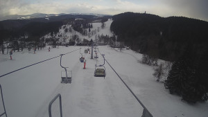 Snow park Paprsek - Lanovka - pohled dolů - 28.3.2023 v 17:45