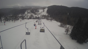 Snow park Paprsek - Lanovka - pohled dolů - 28.3.2023 v 17:50