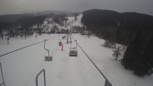 Snow park Paprsek - Lanovka - pohled dolů - 28.3.2023 v 17:55