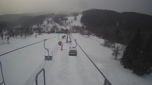 Snow park Paprsek - Lanovka - pohled dolů - 28.3.2023 v 18:00