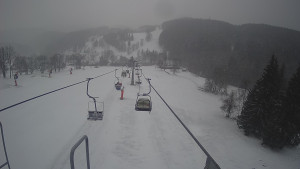 Snow park Paprsek - Lanovka - pohled dolů - 28.3.2023 v 18:05