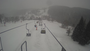 Snow park Paprsek - Lanovka - pohled dolů - 28.3.2023 v 18:10