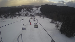 Snow park Paprsek - Lanovka - pohled dolů - 28.3.2023 v 18:25