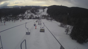 Snow park Paprsek - Lanovka - pohled dolů - 28.3.2023 v 18:35