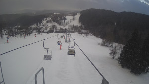 Snow park Paprsek - Lanovka - pohled dolů - 28.3.2023 v 18:45