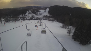 Snow park Paprsek - Lanovka - pohled dolů - 28.3.2023 v 18:50