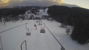 Snow park Paprsek - Lanovka - pohled dolů - 28.3.2023 v 18:55