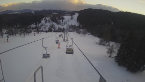 Snow park Paprsek - Lanovka - pohled dolů - 28.3.2023 v 19:00