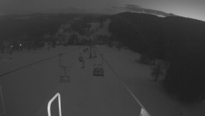 Snow park Paprsek - Lanovka - pohled dolů - 28.3.2023 v 20:00