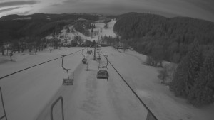 Snow park Paprsek - Lanovka - pohled dolů - 29.3.2023 v 06:10