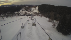 Snow park Paprsek - Lanovka - pohled dolů - 29.3.2023 v 06:20