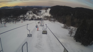 Snow park Paprsek - Lanovka - pohled dolů - 29.3.2023 v 06:40