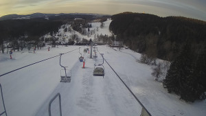 Snow park Paprsek - Lanovka - pohled dolů - 29.3.2023 v 06:55