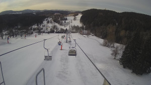 Snow park Paprsek - Lanovka - pohled dolů - 29.3.2023 v 07:15