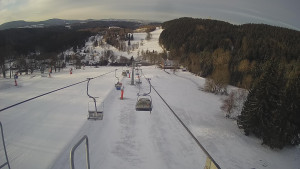 Snow park Paprsek - Lanovka - pohled dolů - 29.3.2023 v 07:20